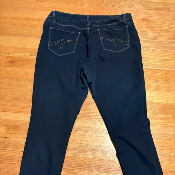 Royalty Jeans - Picture 5 of 5